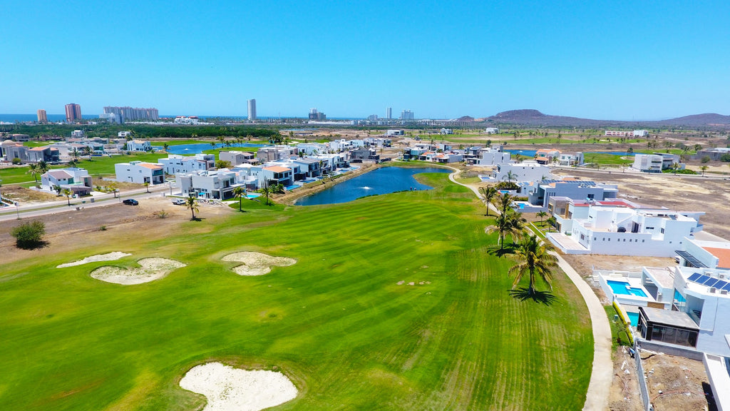 Terrenos en venta en Jardines del Golf – Mejor precio frente al campo de golf en Mazatlán