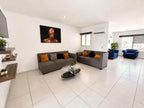 Sala principal amueblada con decoración, Alejandría Residencial