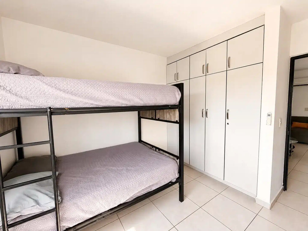 Recámara con litera doble y closets, Alejandría Residencial