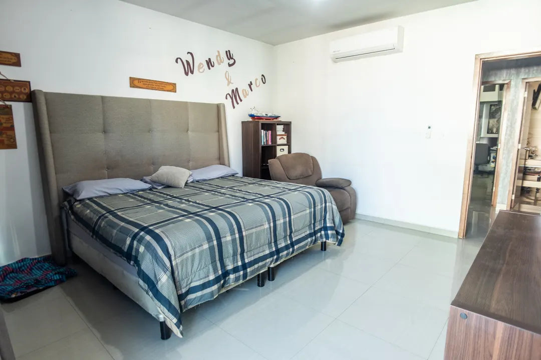 Casa en Venta en Real del Valle: Tu Hogar en Coto 13