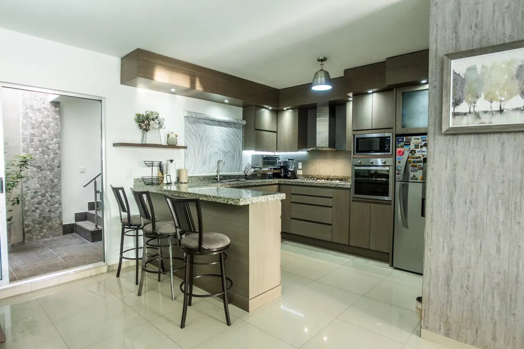 Casa en Venta en Real del Valle: Tu Hogar en Coto 13