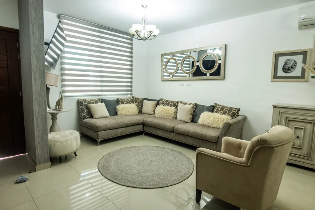 Casa en Venta en Real del Valle: Tu Hogar en Coto 13