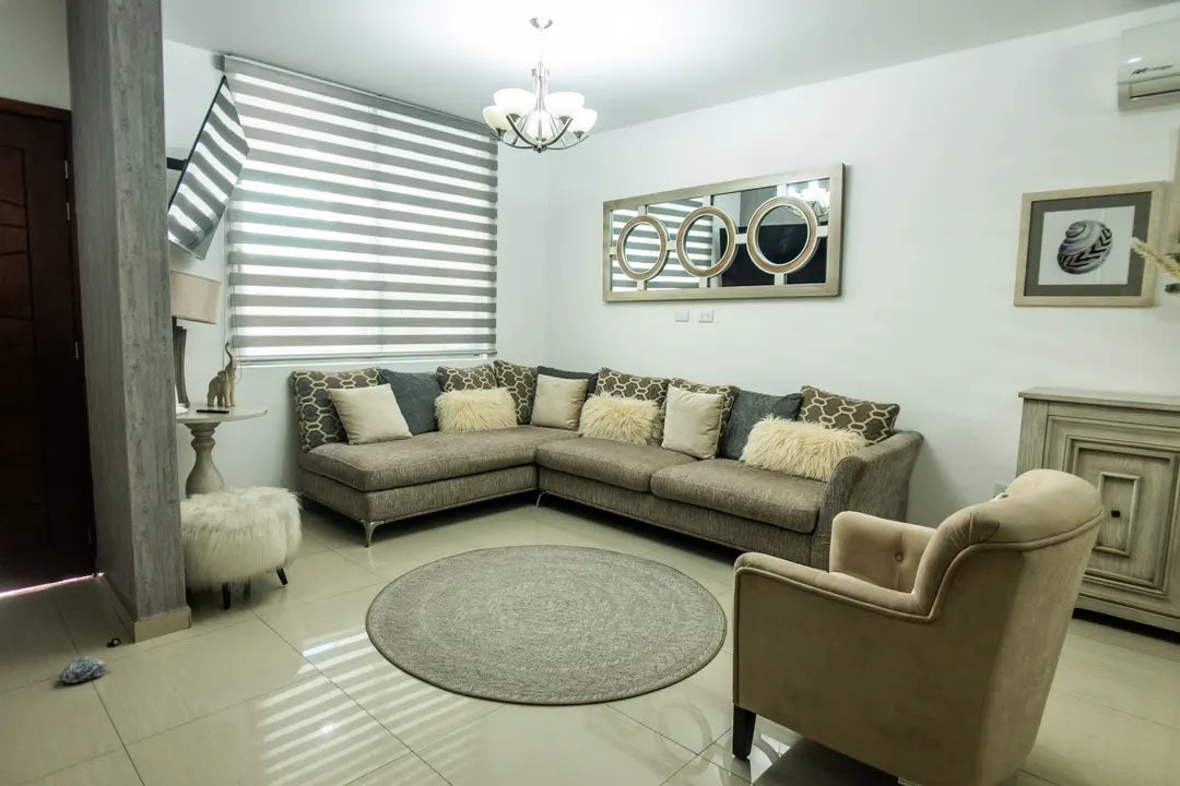 Casa en Venta en Real del Valle: Tu Hogar en Coto 13