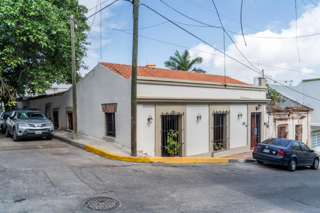 Casa en venta en Olas Altas, Mazatlán: a una cuadra del Malecón y cerca de la playa
