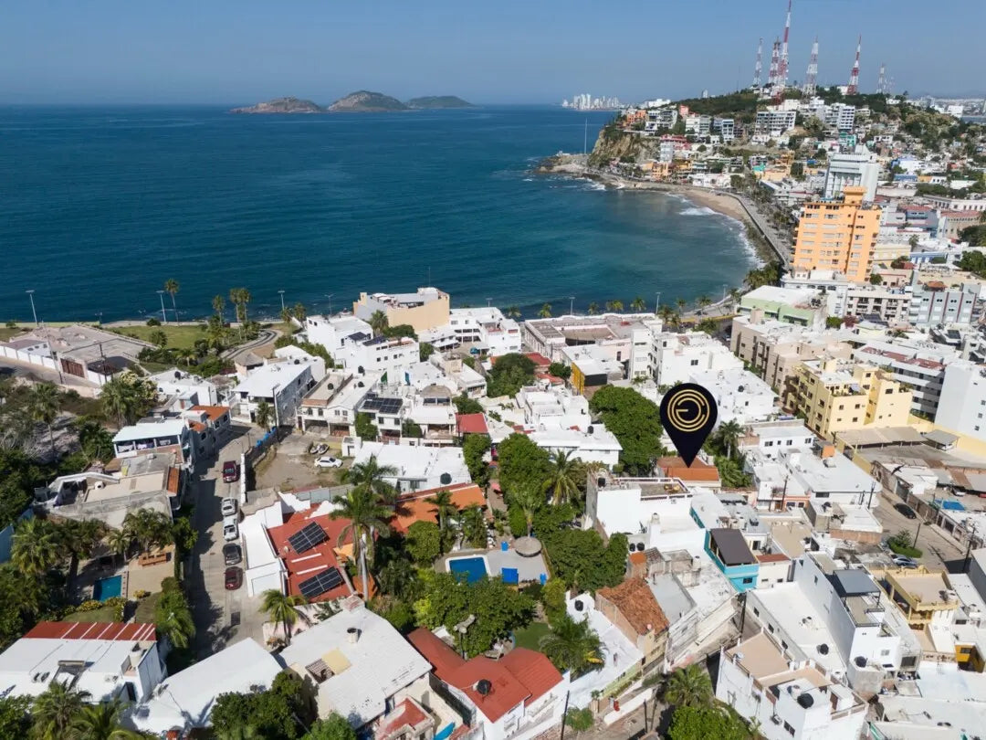 Casa en venta en Olas Altas, Mazatlán: a una cuadra del Malecón y cerca de la playa