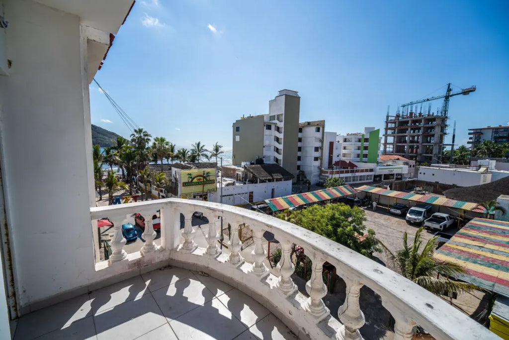 Edificio de 7 Departamentos en Venta a Pasos de la Playa, Zona Dorada Mazatlán