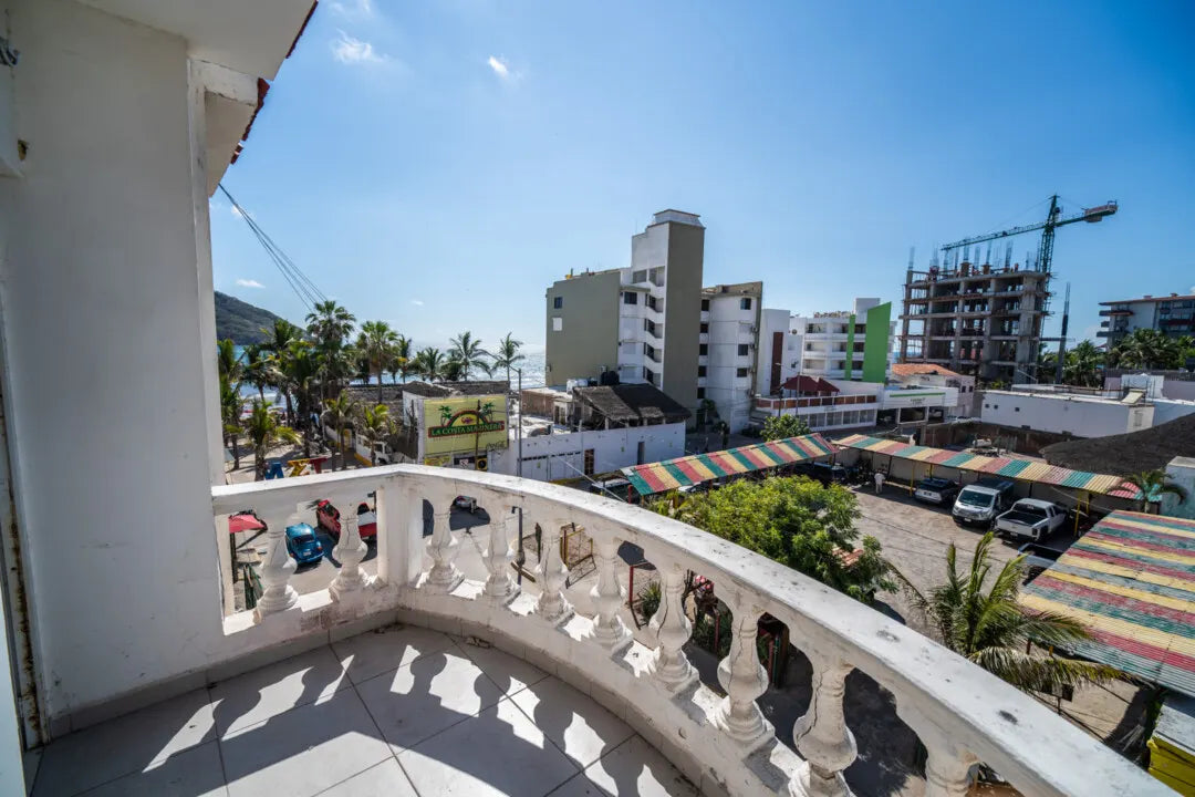 Edificio de 7 Departamentos en Venta a Pasos de la Playa, Zona Dorada Mazatlán
