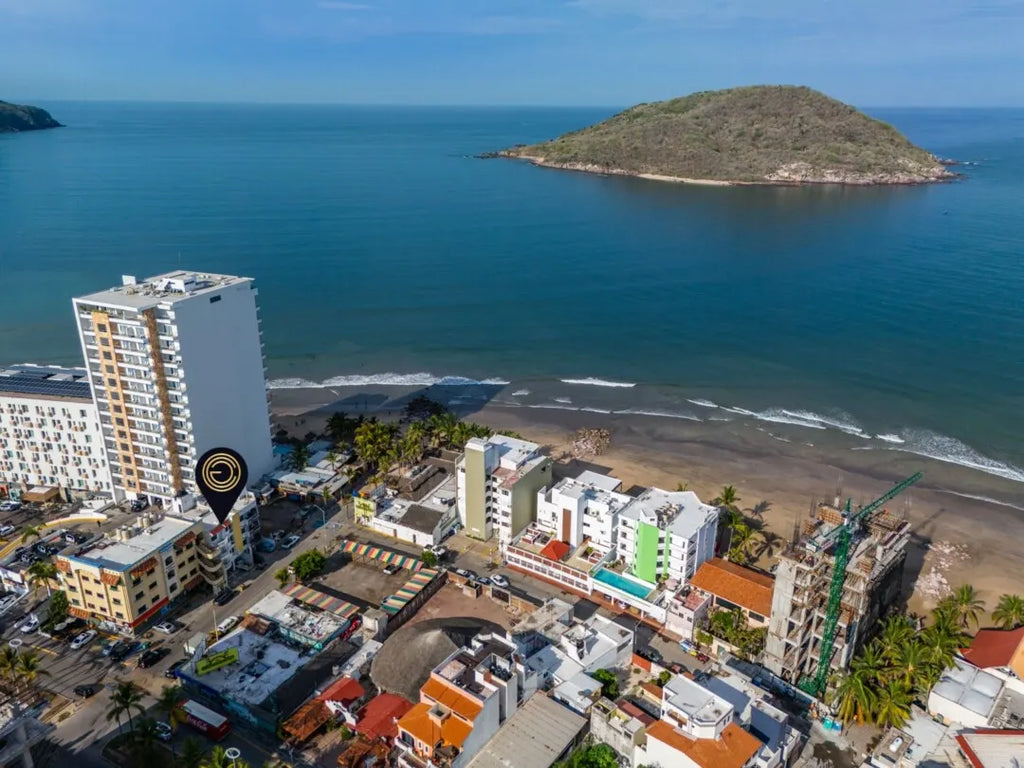 Edificio de 7 Departamentos en Venta a Pasos de la Playa, Zona Dorada Mazatlán