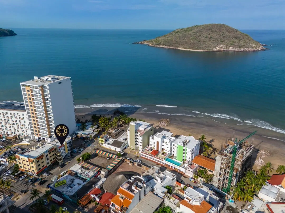 Edificio de 7 Departamentos en Venta a Pasos de la Playa, Zona Dorada Mazatlán