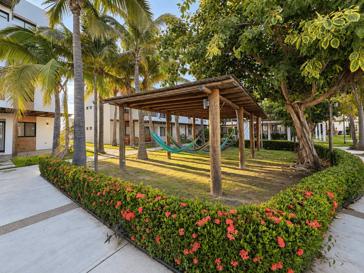 área de hamacas y áreas verdes de Palmilla Residencial Cerritos Mazatlán