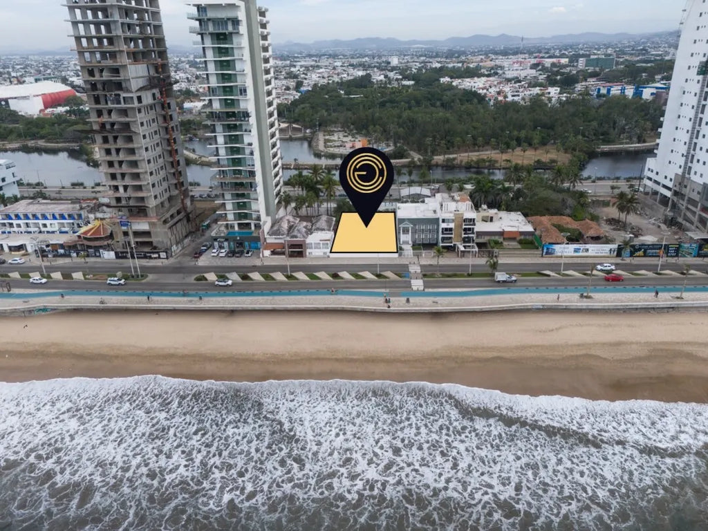 Terreno comercial en renta sobre el Malecón de Mazatlán - foto 1
