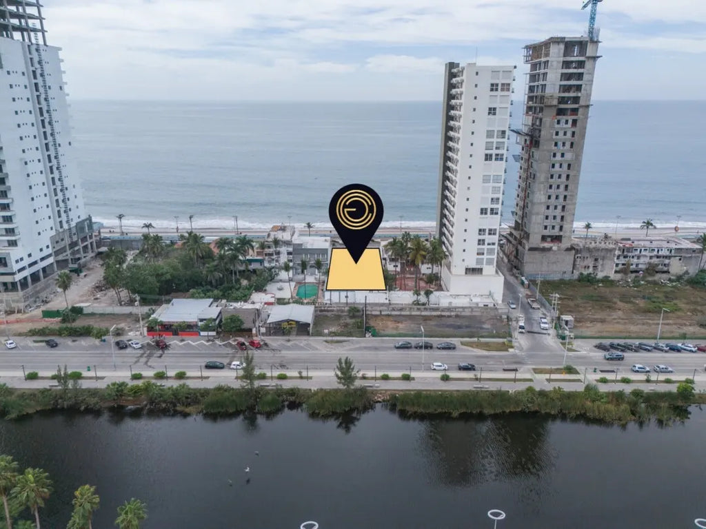Terreno comercial en renta sobre el Malecón de Mazatlán (Av. del Mar)