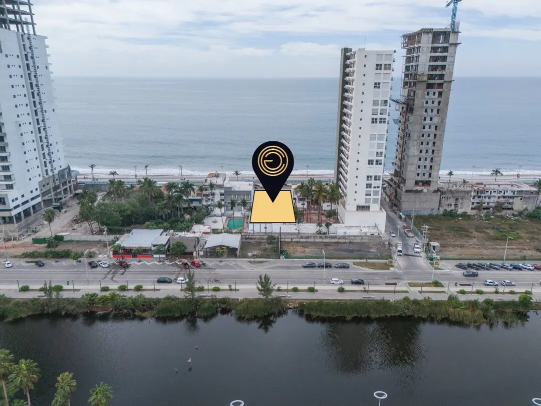 Terreno comercial en renta sobre el Malecón de Mazatlán (Av. del Mar)