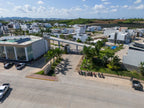 Caseta de acceso controlado y casa club del fraccionamiento Pacífico Hills en Mazatlán