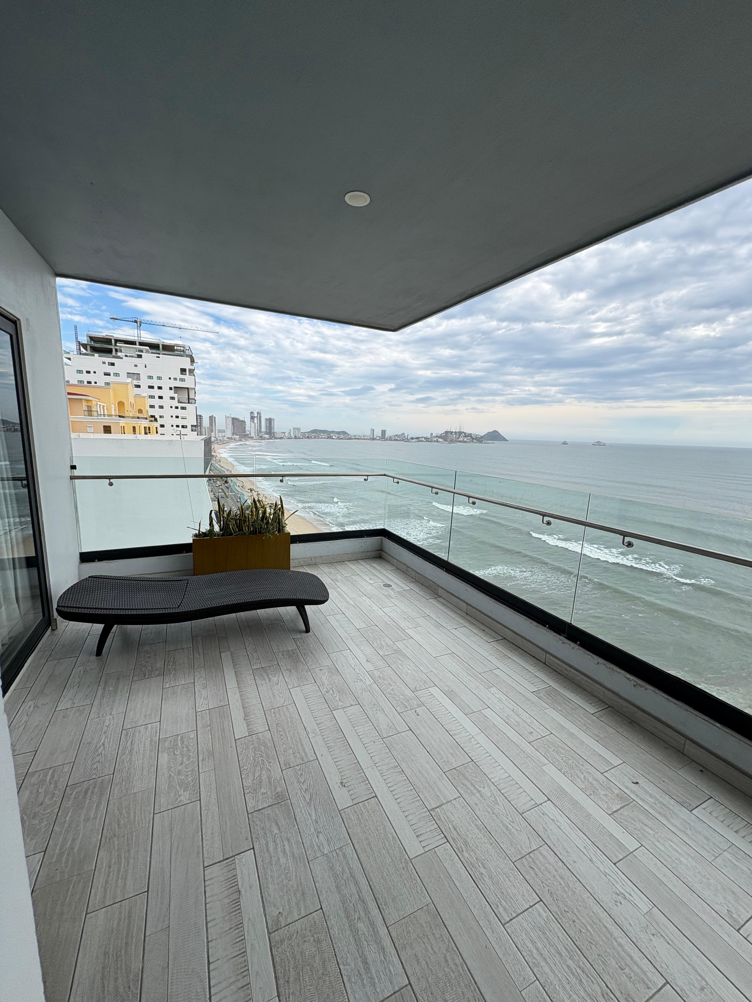 Departamento en venta Altomare panoramic condos / Vista al mar, frente al Malecon de Mazatlán