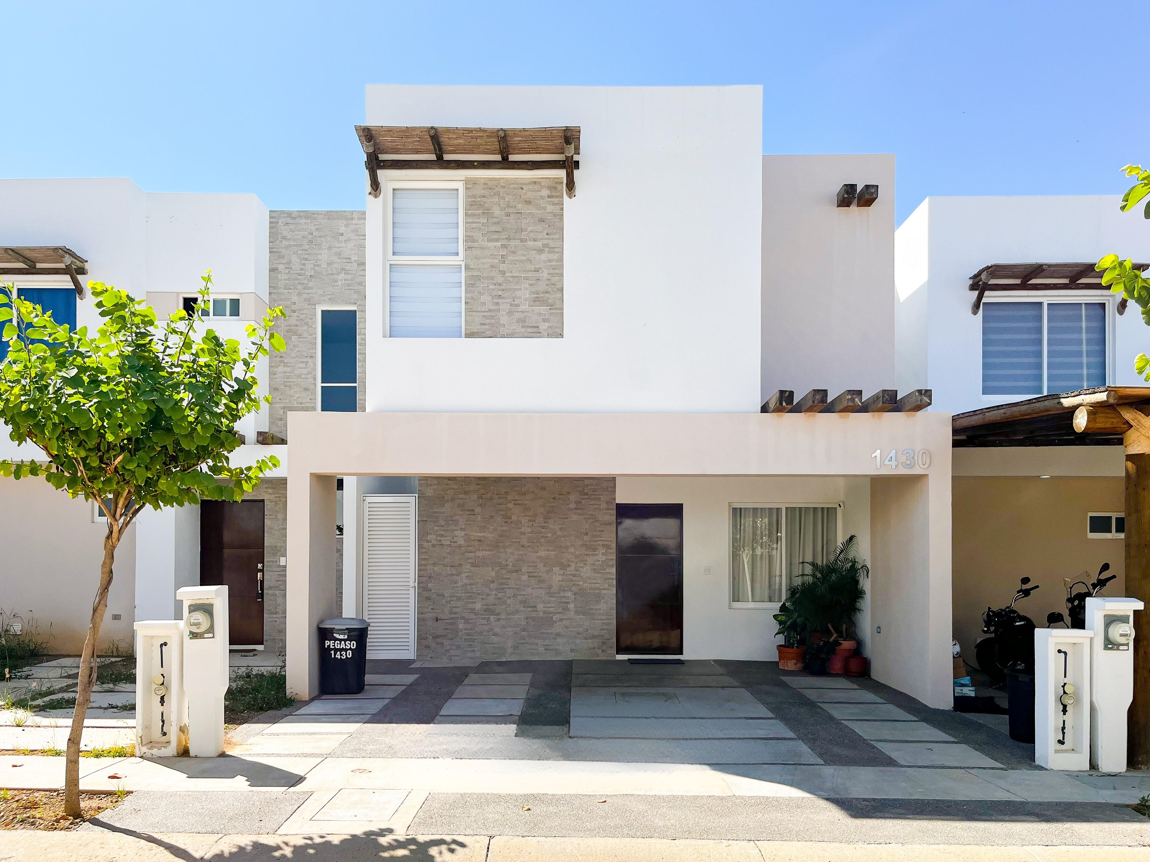 Casa en Venta Amueblada en Residencial Almarena, cerca del mar Cerritos