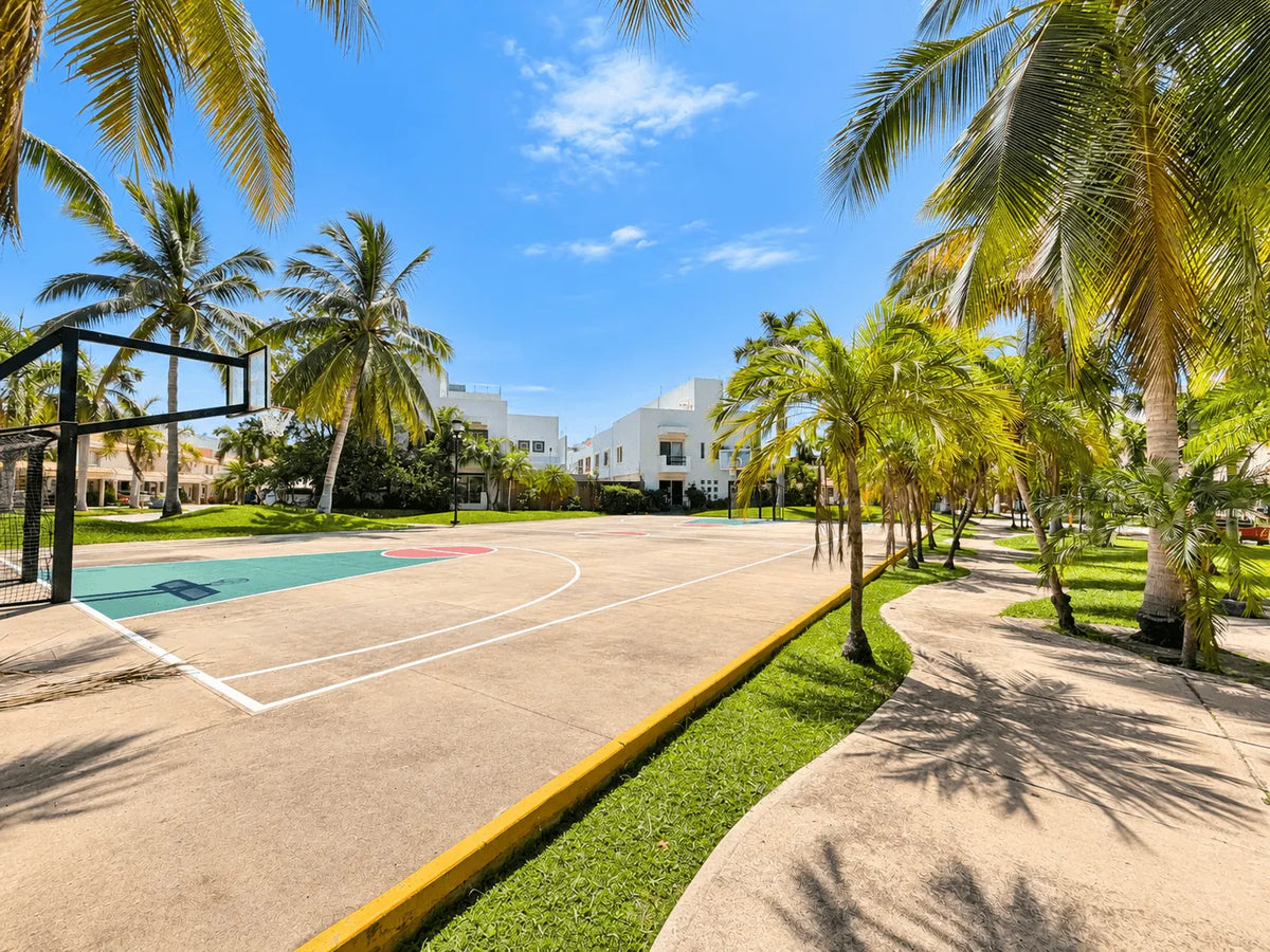 Cancha de basquetbol dentro del fraccionamiento El Secreto