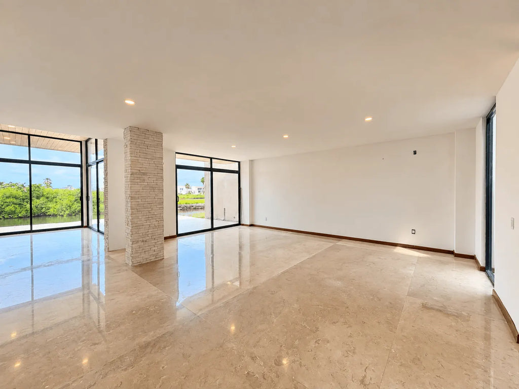 Casa en Venta en El Cid, Mazatlán — Vista al Canal y Terreno para Alberca Infinity