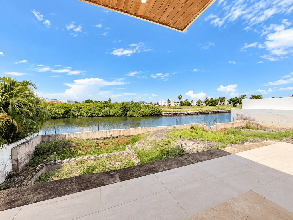 Casa en Venta en El Cid, Mazatlán — Vista al Canal y Terreno para Alberca Infinity