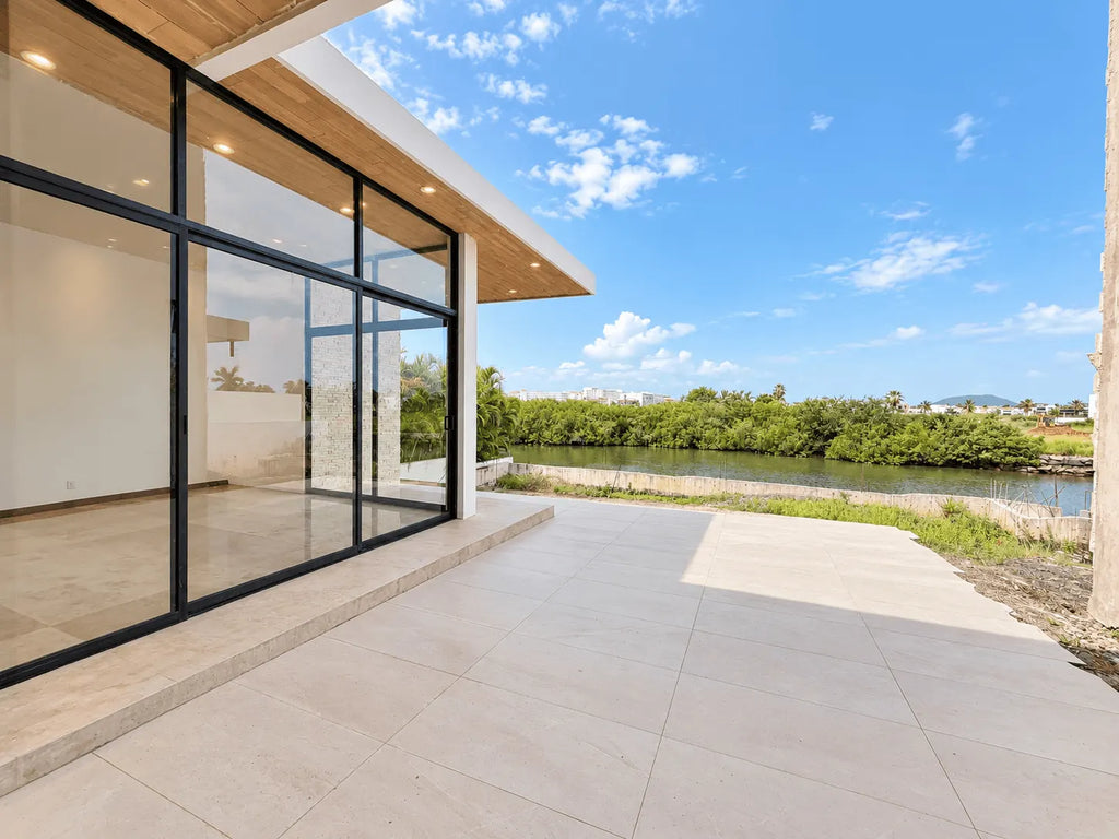 Casa en Venta en El Cid, Mazatlán — Vista al Canal y Terreno para Alberca Infinity