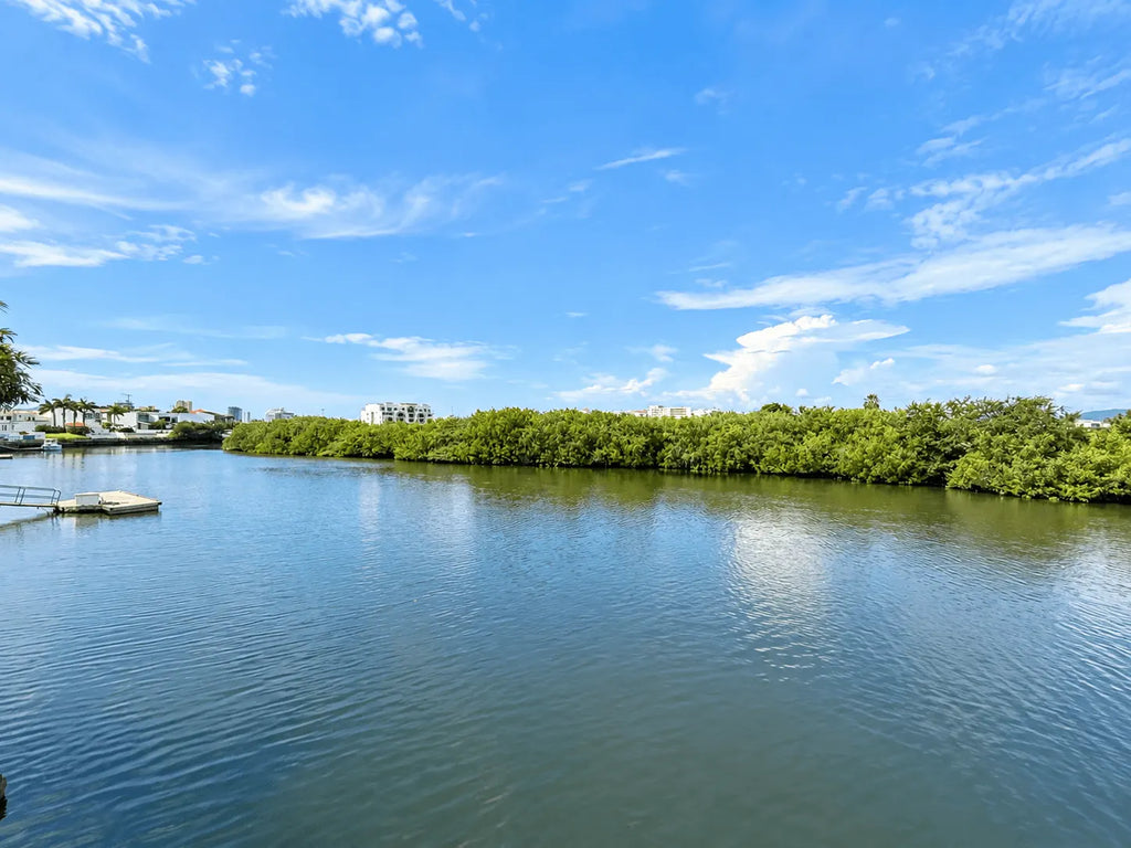 Casa en Venta en El Cid, Mazatlán — Vista al Canal y Terreno para Alberca Infinity