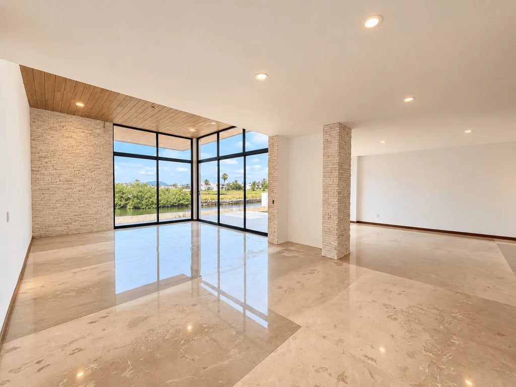Casa en Venta en El Cid, Mazatlán — Vista al Canal y Terreno para Alberca Infinity