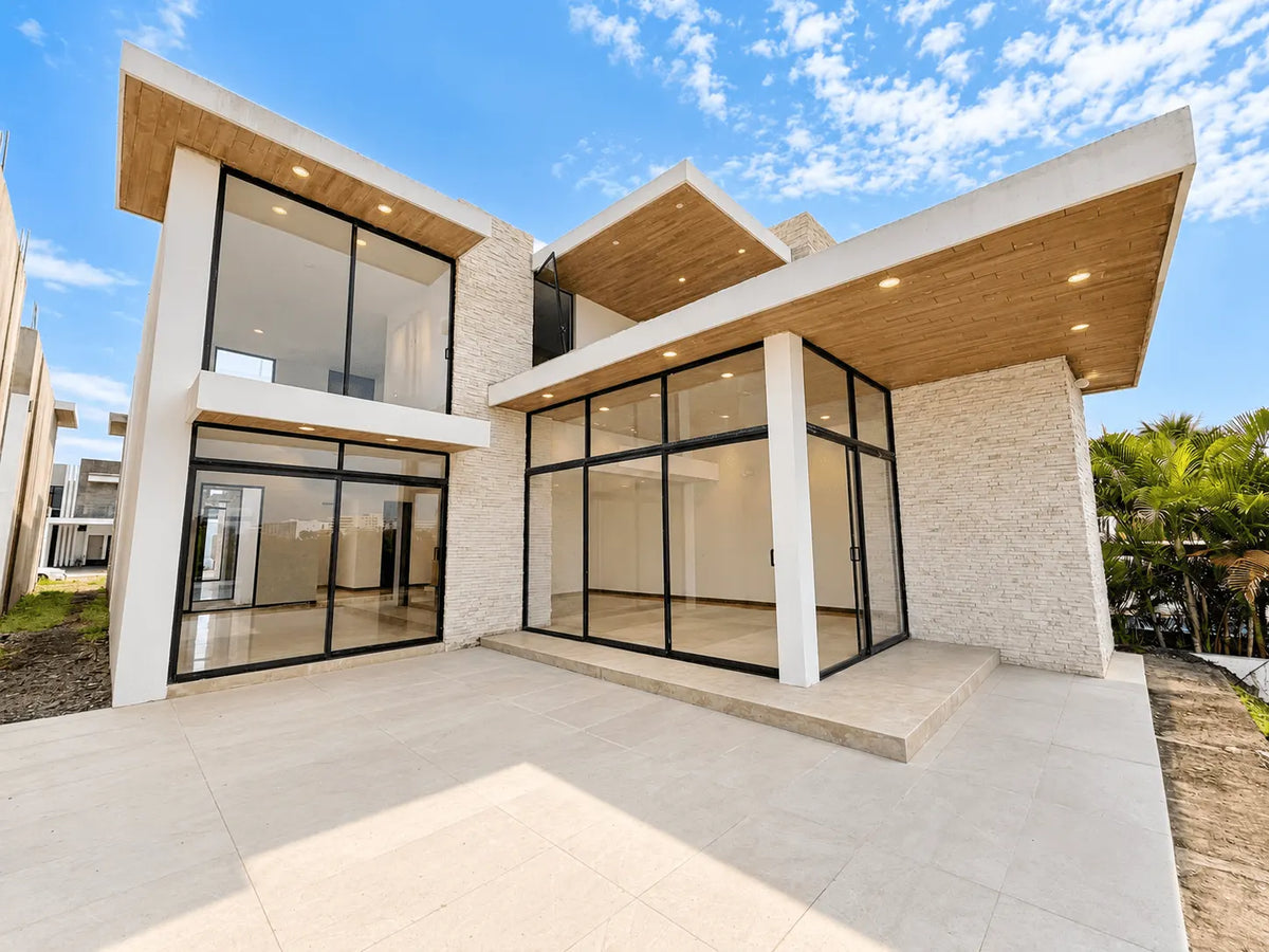 Casa en Venta en El Cid, Mazatlán — Vista al Canal y Terreno para Alberca Infinity