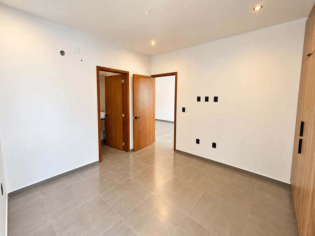 Sala y comedor amplios del departamento 603 en Torre San Sebastián, Mazatlán
