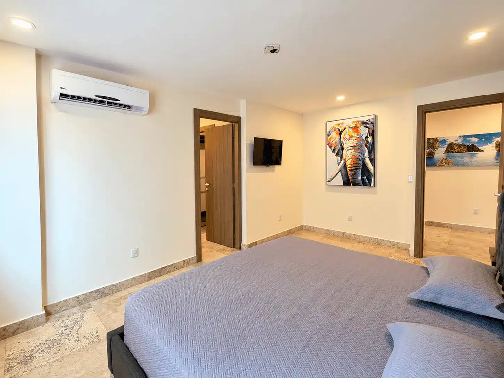 Recámara con aire acondicionado y closet, departamento en Torre Central 102 Mazatlán