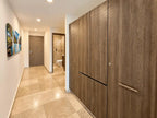 Pasillo con closets de madera, departamento en venta Malecón Mazatlán
