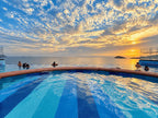 Alberca infinity con vista al mar al atardecer, amenidades Torre Central 102 Mazatlán