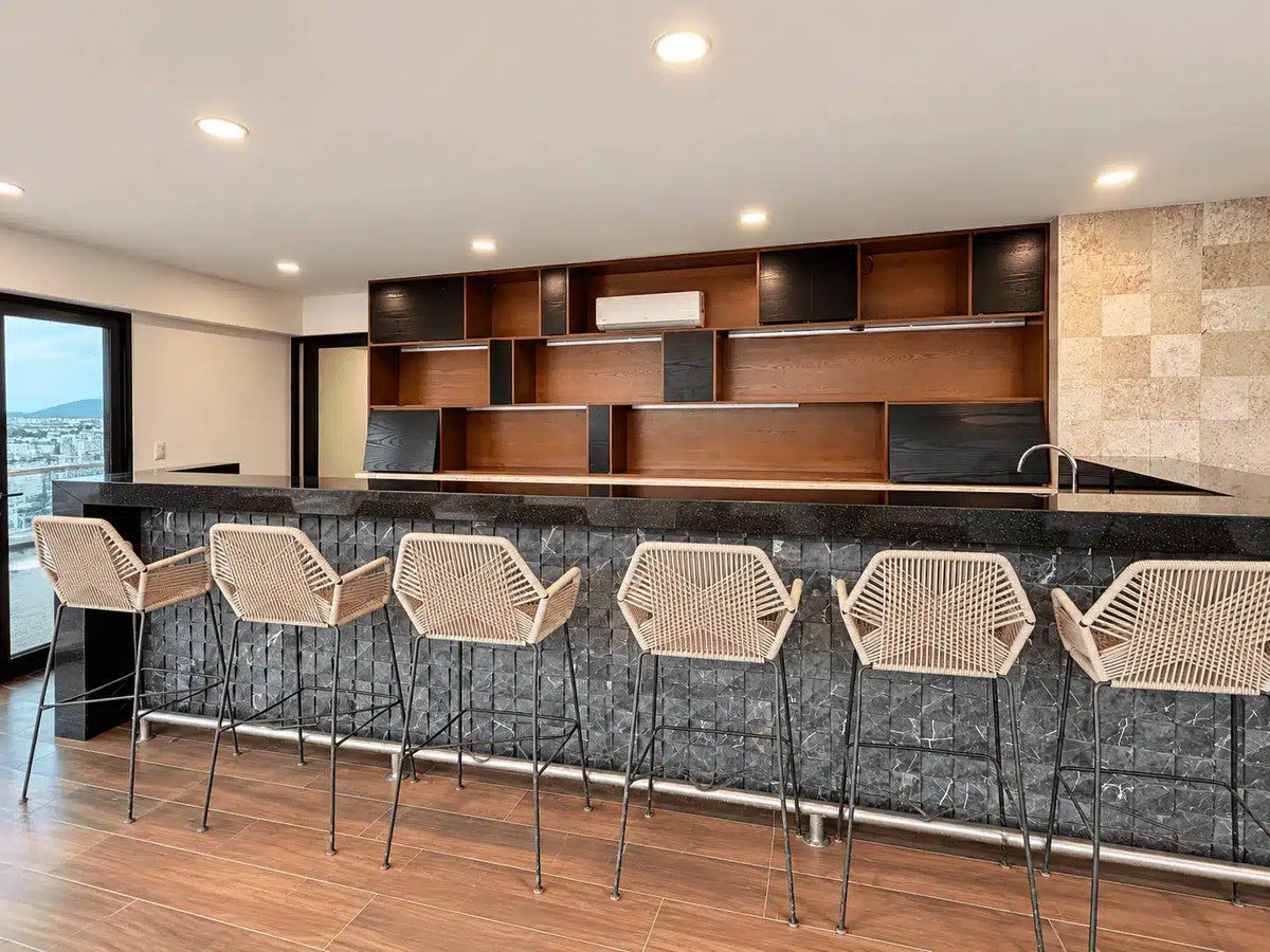 Barra de cocina con banca alta, amenidades Torre Central 102