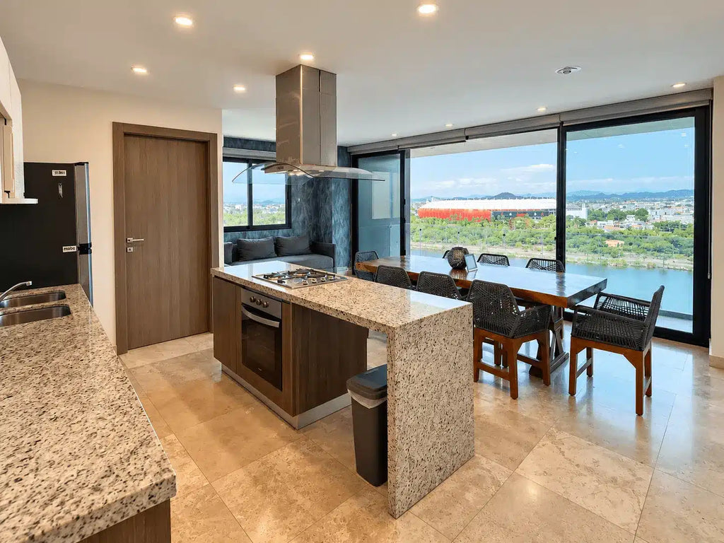 Isla de cocina con vista a la laguna, departamento en venta Torre Central 102