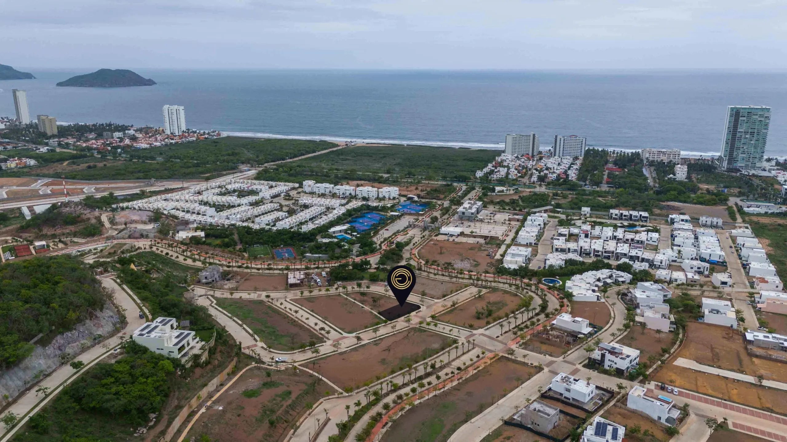 Terreno en Venta en el Cielo Residencial, Mazatlan, Esquina frente area verde y estacionamiento visitas, etapa 1