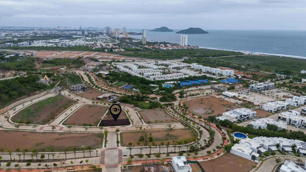 Terreno en Venta en el Cielo Residencial, Mazatlan, Esquina frente area verde y estacionamiento visitas, etapa 1