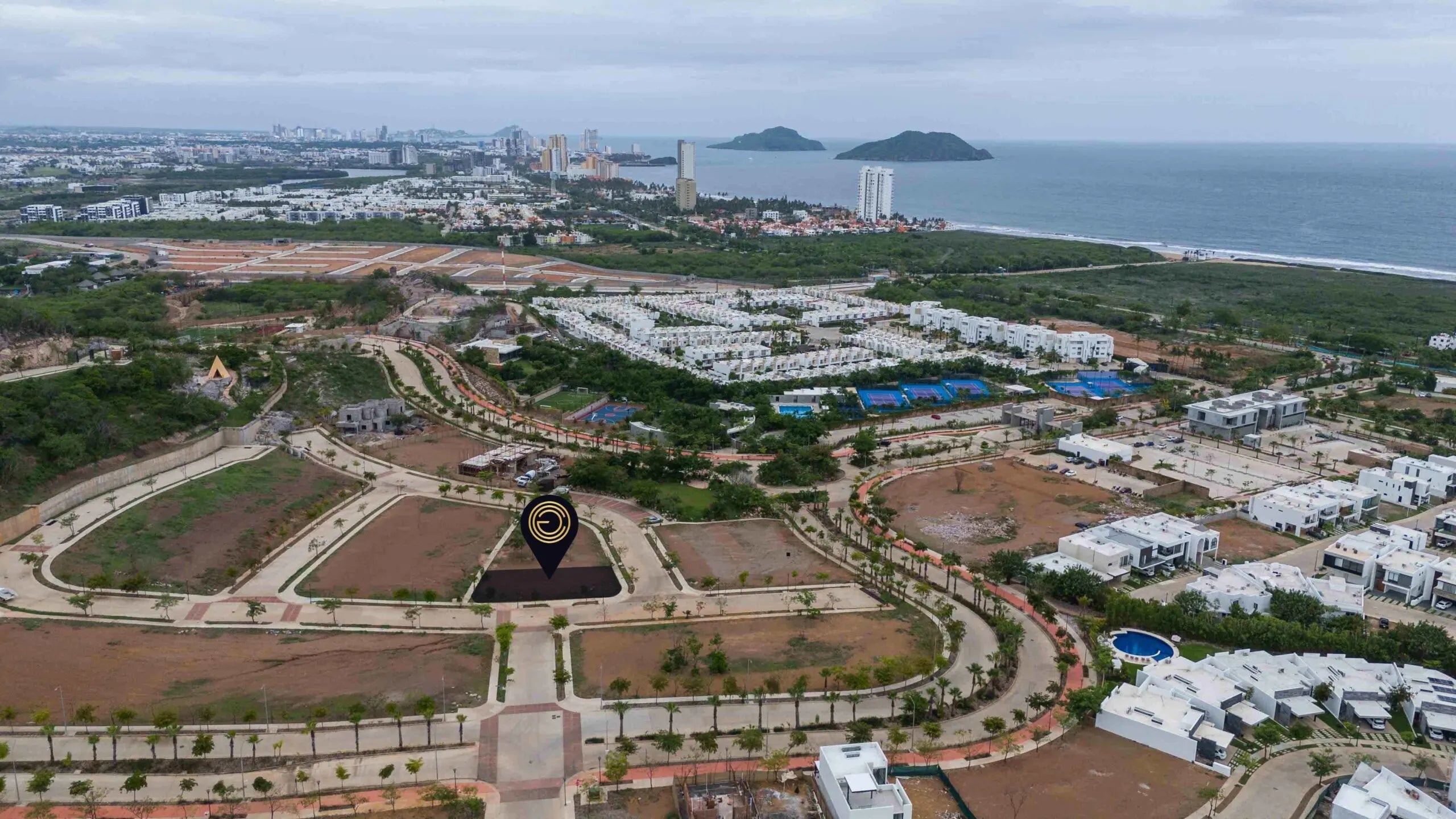 Terreno en Venta en el Cielo Residencial, Mazatlan, Esquina frente area verde y estacionamiento visitas, etapa 1